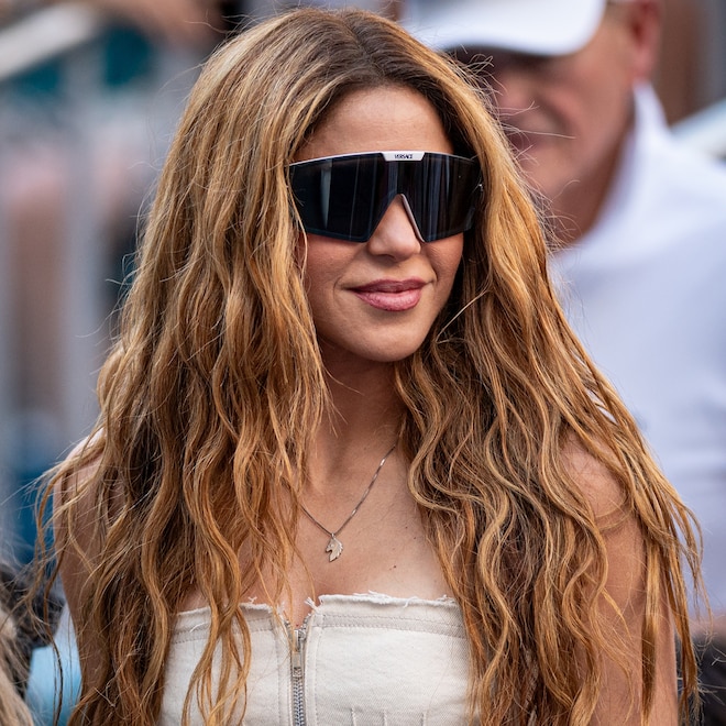 Shakira Falls Onstage During Montreal Concert